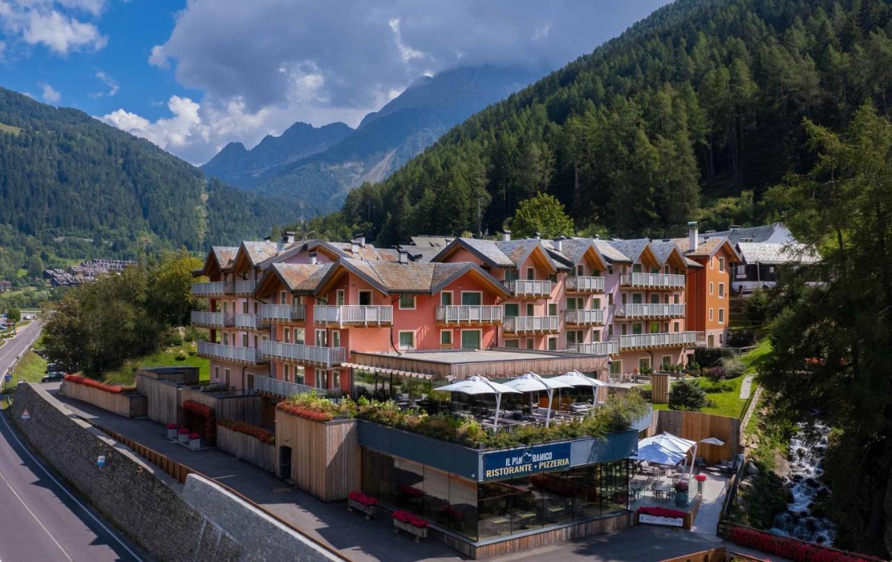Residence Adamello Resort Ponte Di Legno Exterior photo