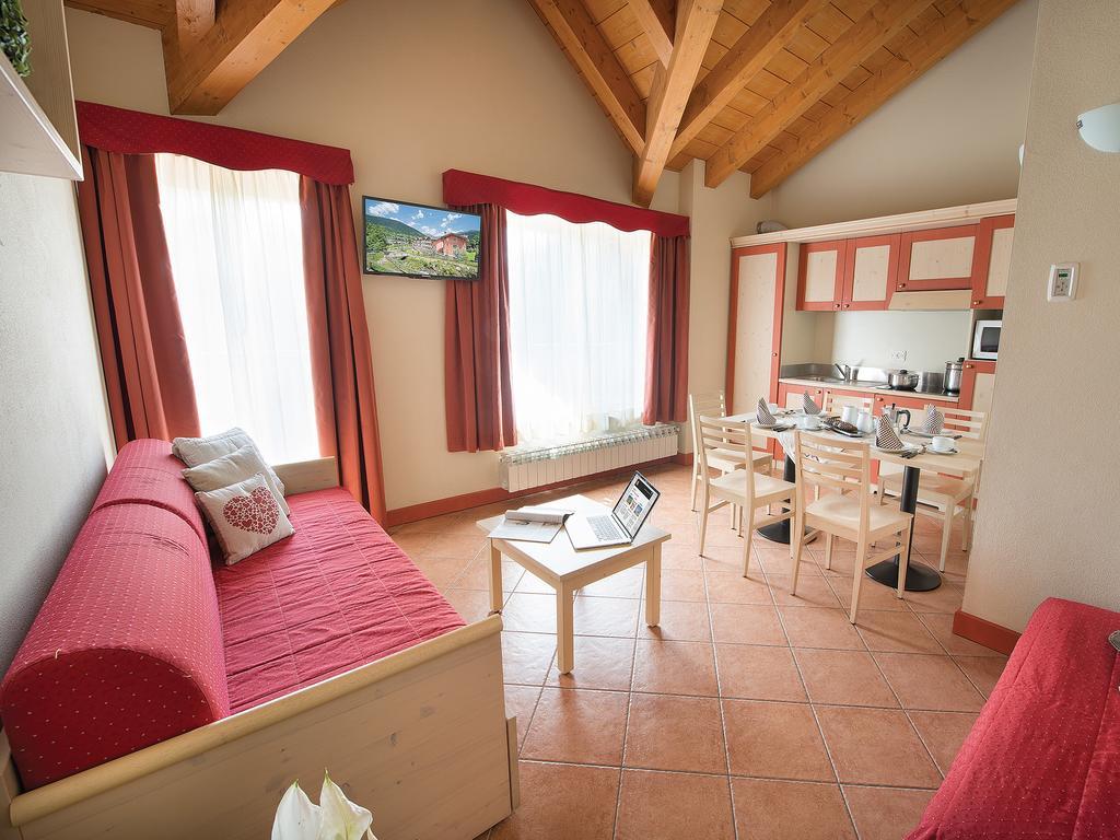 Residence Adamello Resort Ponte Di Legno Room photo